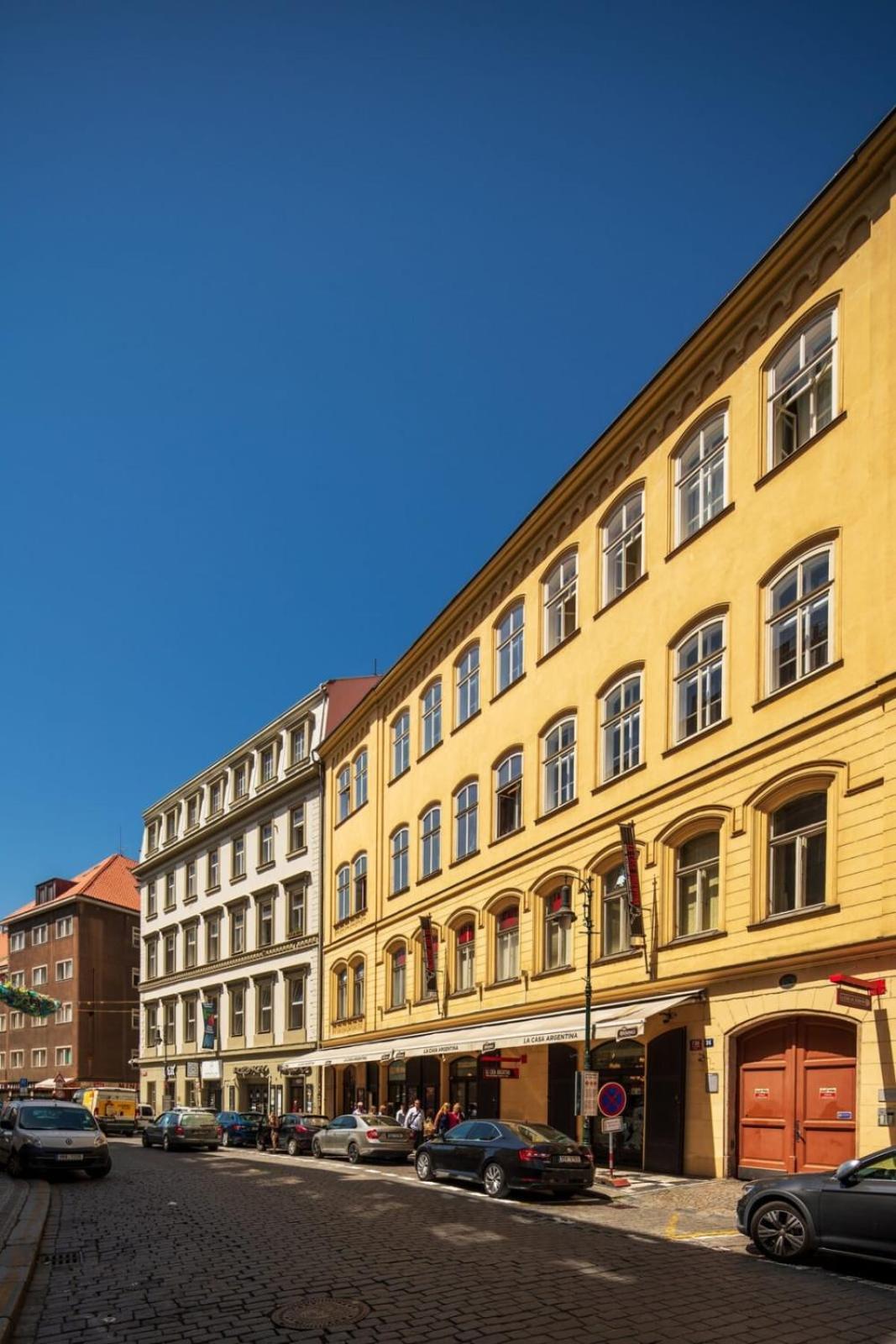 Quiet City Center Apartment In Hip & Foodie Area Прага Екстериор снимка