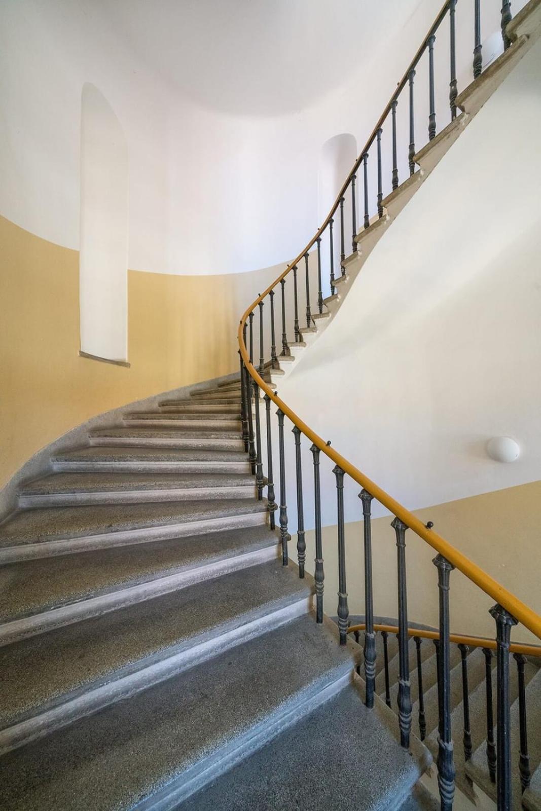 Quiet City Center Apartment In Hip & Foodie Area Прага Екстериор снимка