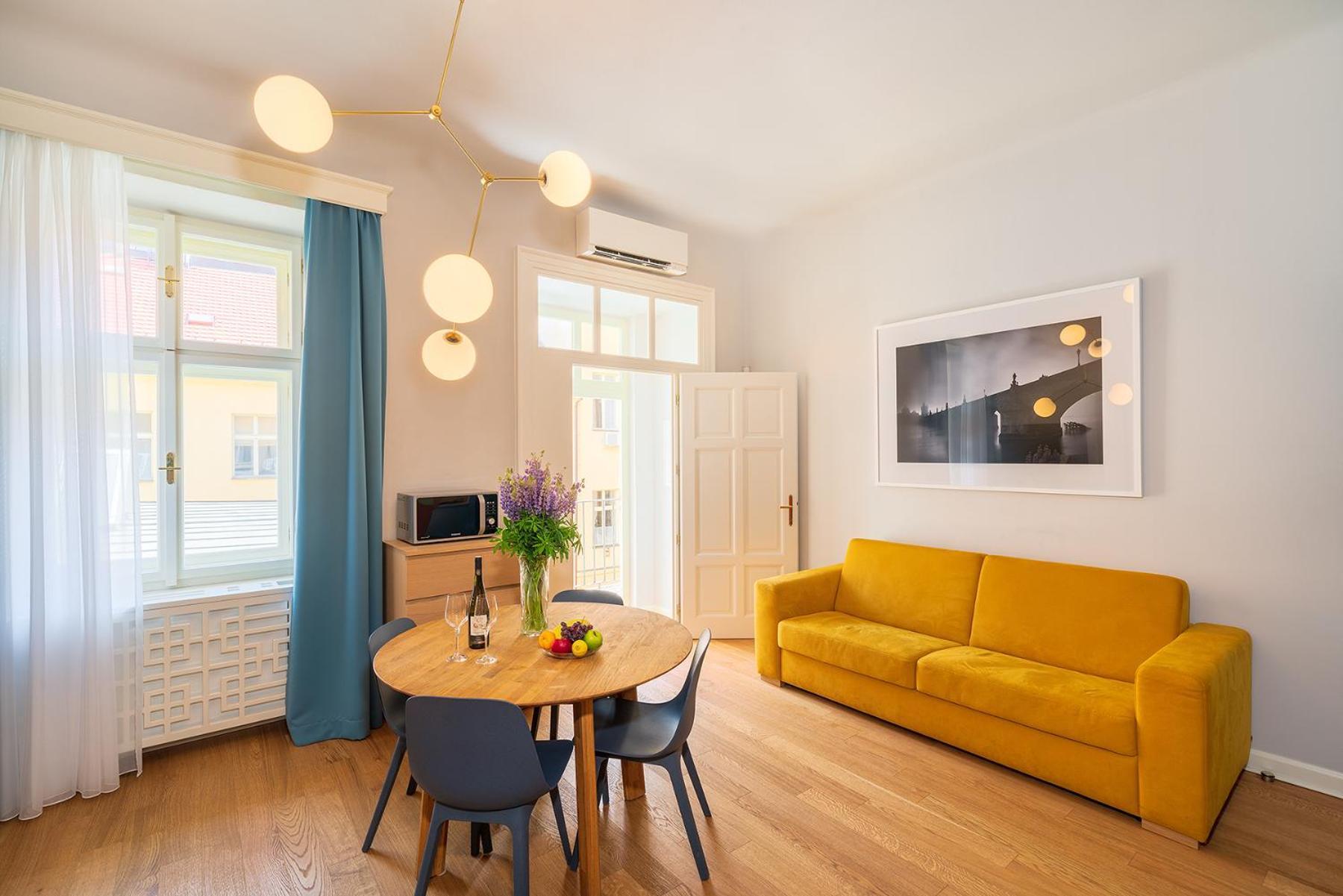 Quiet City Center Apartment In Hip & Foodie Area Прага Екстериор снимка