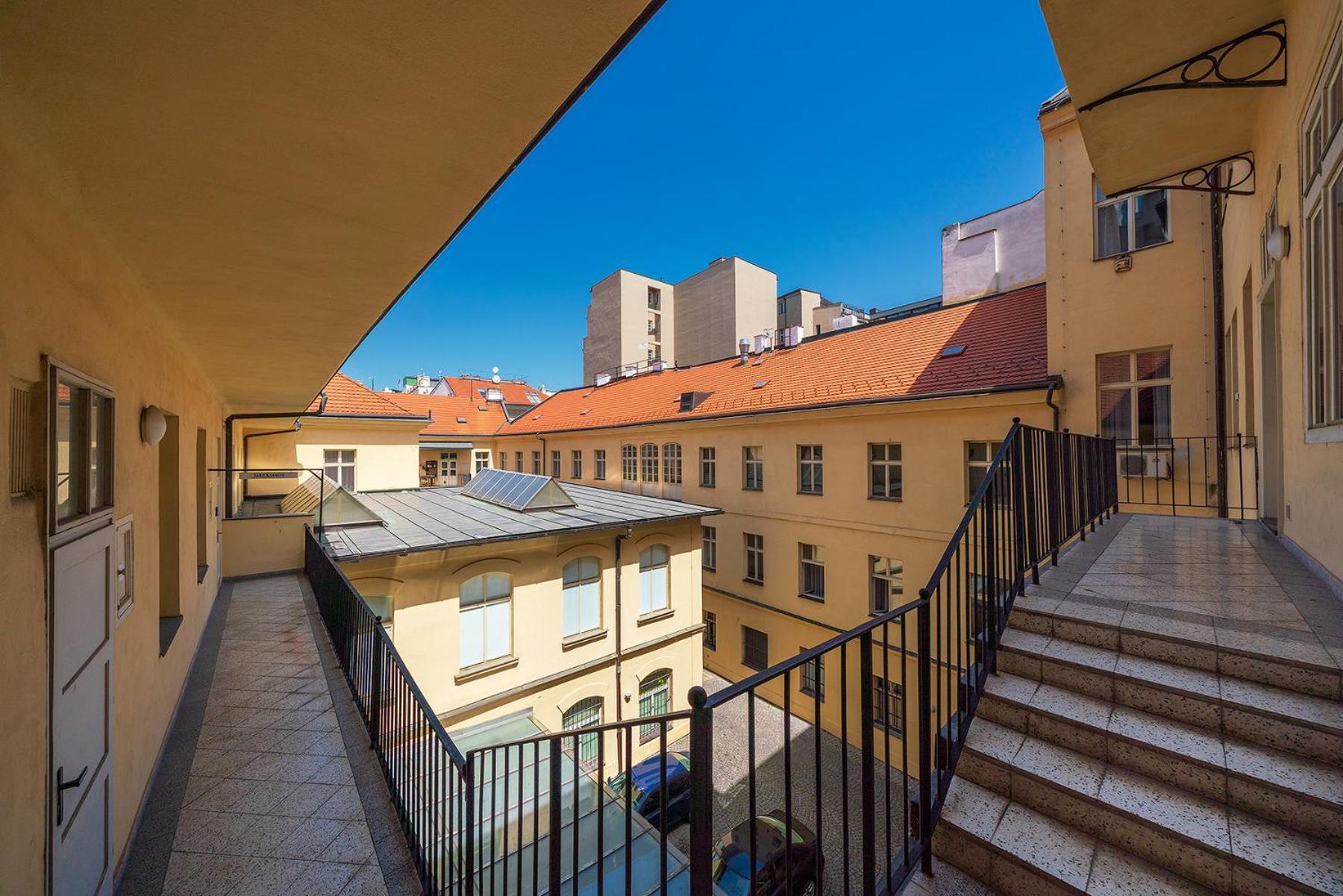 Quiet City Center Apartment In Hip & Foodie Area Прага Екстериор снимка